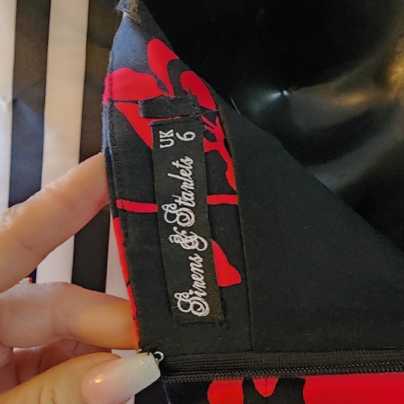 Size xs UK 6 US XS Starlets & Harlots wiggle dress EUC - Picture 5 of 6